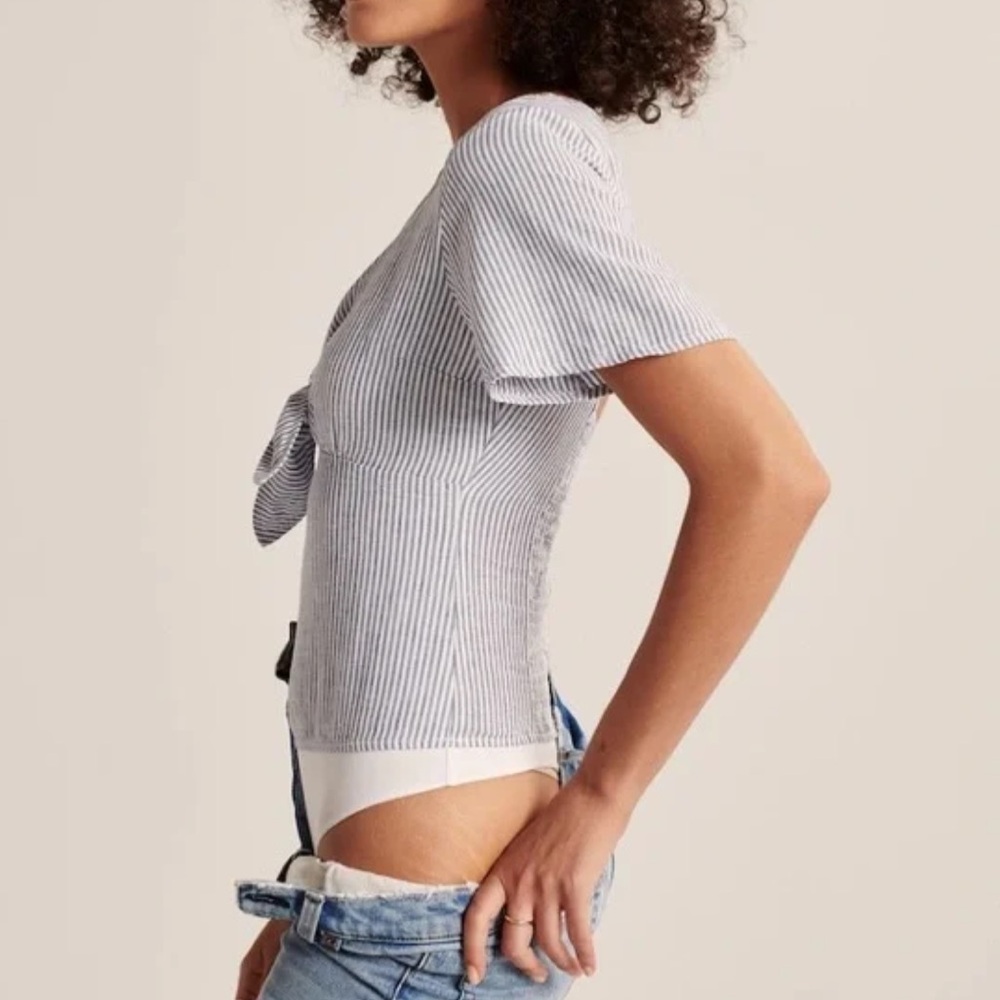 Abercrombie & Fitch Striped Flutter Sleeve Bodysuit - Blue & White - NWT (S) - Picture 3 of 9